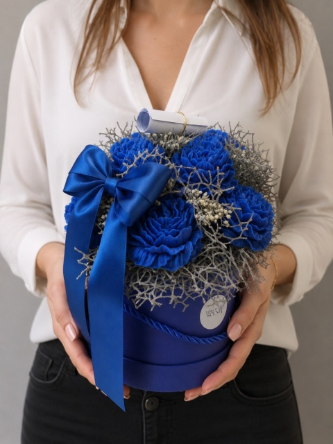 Chabrowy Flower Box z Piwoniami i Ukrytą Wiadomością – Elegancki Prezent dla Niej Handmade