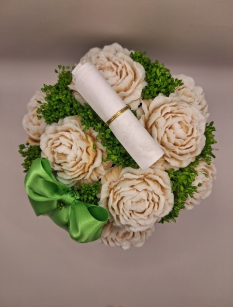 Kolekcja Ukryte w Kwiatach – Pistacjowy Flower Box z Ukrytą Wiadomością i Kwiatami Glicerynowymi