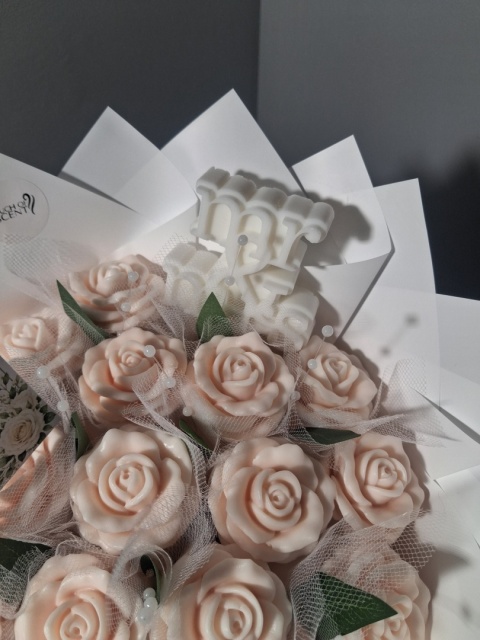 Personalizowany Bukiet z Róż Glicerynowych dla Młodej Pary