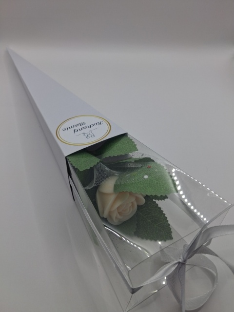 Róża z bazy glicerynowej w eleganckim opakowaniu + personalizowana naklejka, prezent na każdą okazję