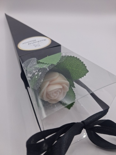 Róża z bazy glicerynowej w eleganckim opakowaniu + personalizowana naklejka, prezent na każdą okazję