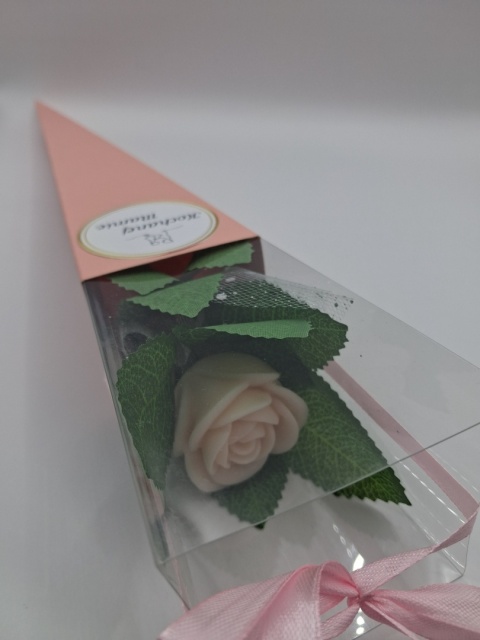 Róża z bazy glicerynowej w eleganckim opakowaniu + personalizowana naklejka, prezent na każdą okazję