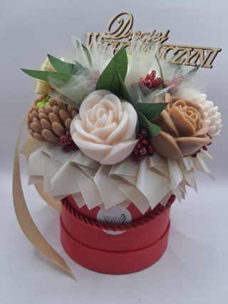 Flower Box Personalizowany z Kwiatów Mydlanych – Wyjątkowy Prezent na Każdą Okazję