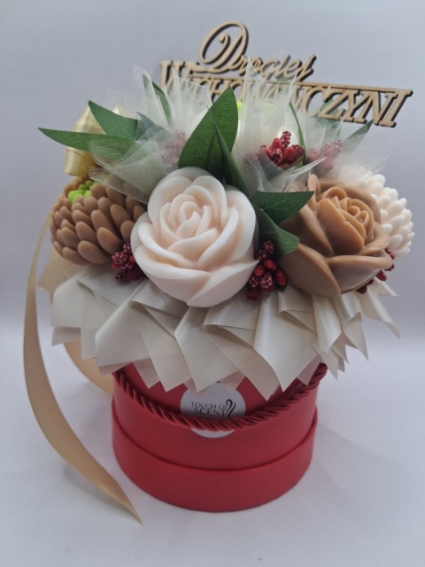 Flower Box Personalizowany z Kwiatów Mydlanych – Wyjątkowy Prezent na Każdą Okazję