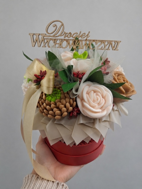 Flower Box Personalizowany z Kwiatów Mydlanych – Wyjątkowy Prezent na Każdą Okazję