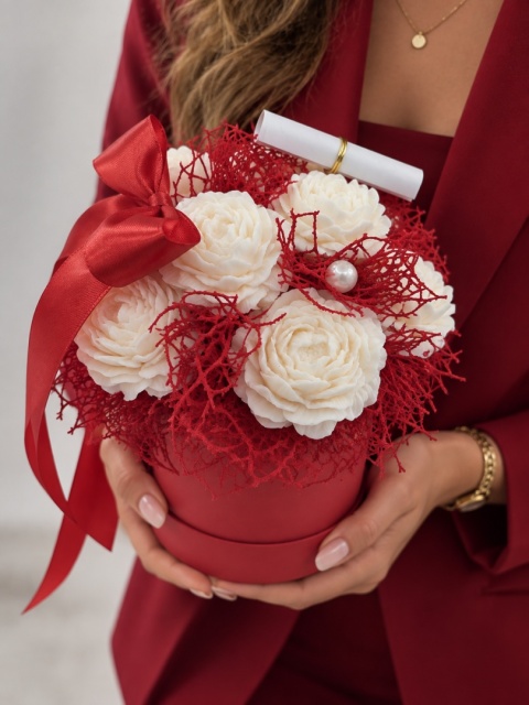 Odsłona 13 – prezent dla niej bez okazji | Personalizowany flower box z kwiatami z bazy glicerynowej